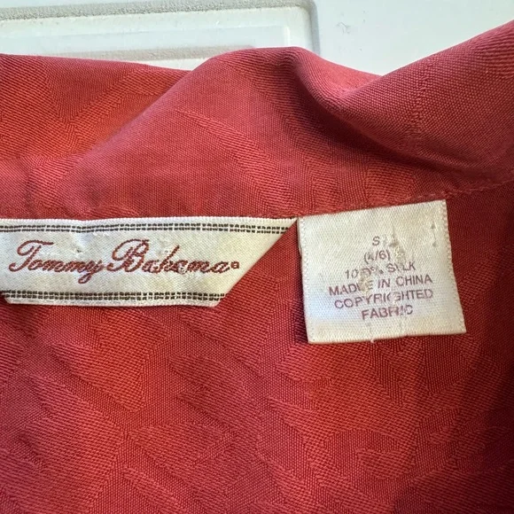 Tommy Bahama Women's Sz Small 100% Silk Red Floral Button Up Blouse Short Top - Picture 4 of 6